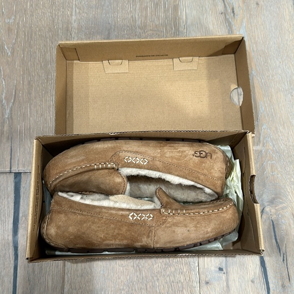 UGG Ansley Slippers in Chestnut size 7 with box - Picture 1 of 7